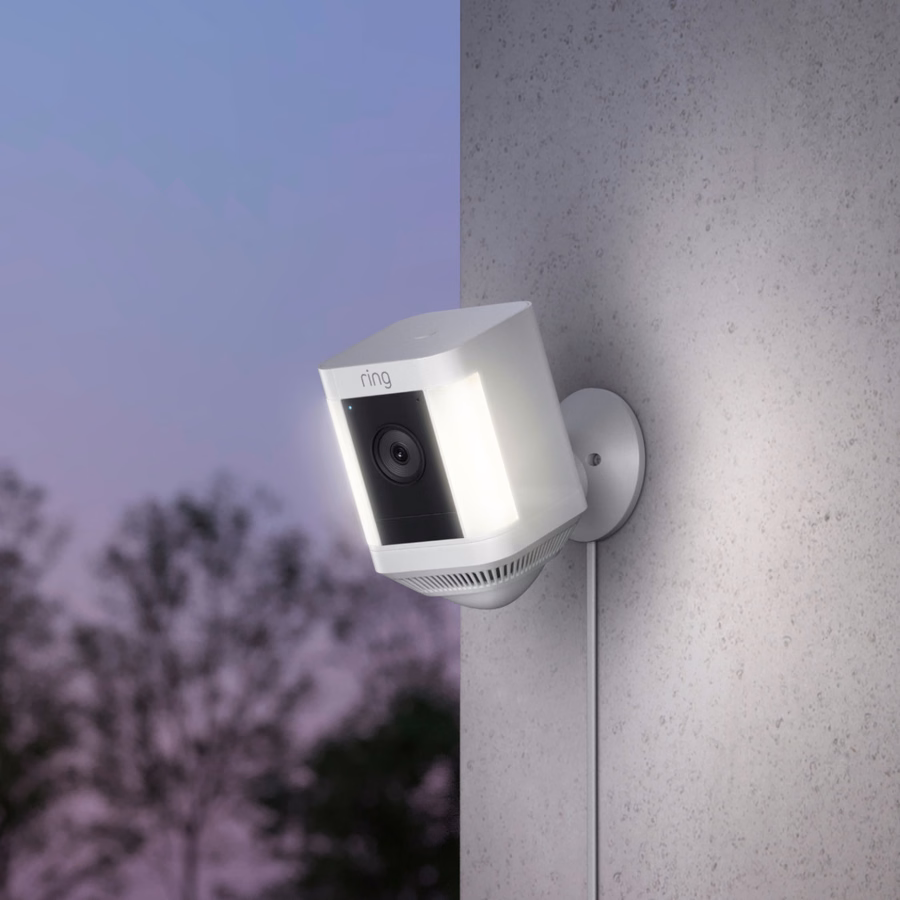 Schwenk-/Neige-Kamera für den Innenbereich + Spotlight-Kamera plus Plug-In