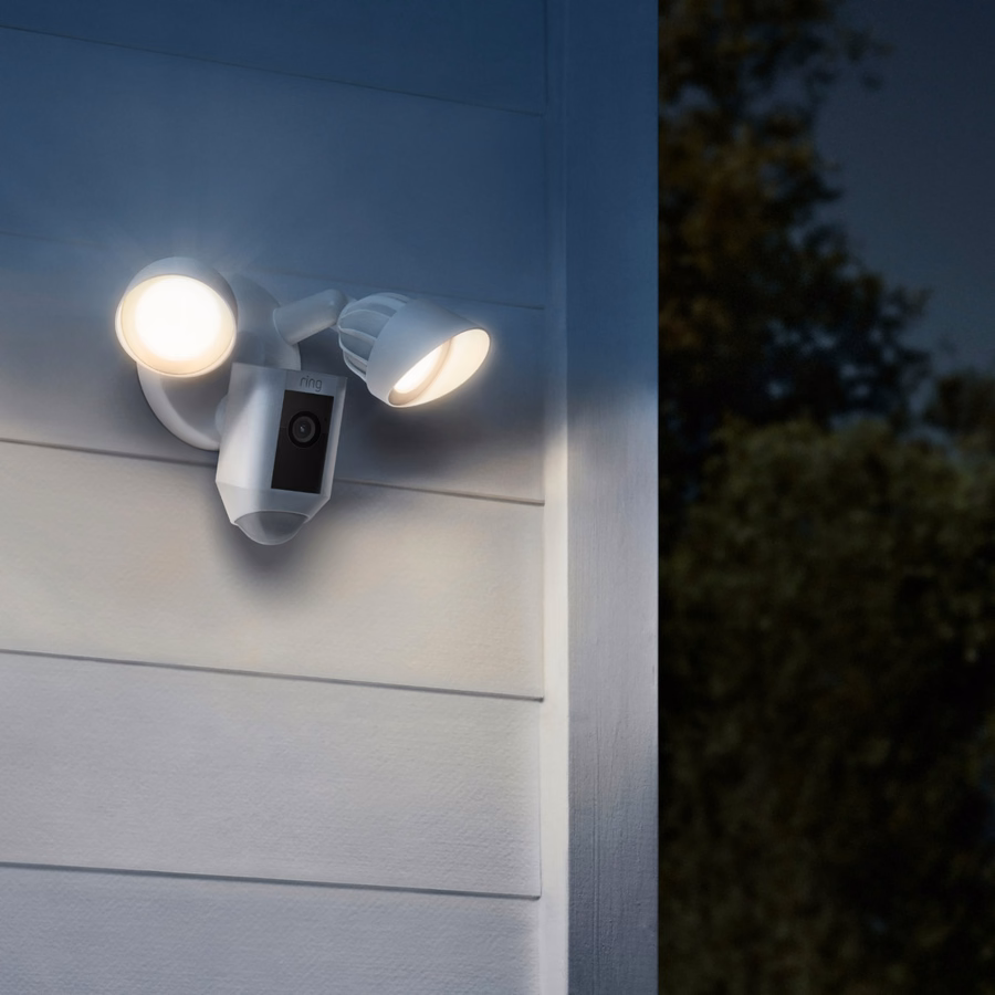 Erweitertes Kit für Vorder- und Hinterhof, Floodlight Cam Plus mit Kabel + Spotlight Cam Plus mit Akku